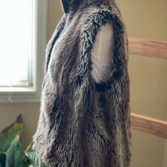 Reversible Faux Fur Vest - Picture 3 of 3